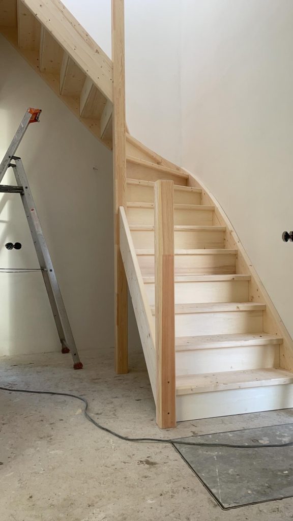 Schellingerhout trappenspecialist toont vakmanschap bij het ontwerpen van een op maat gemaakte trap