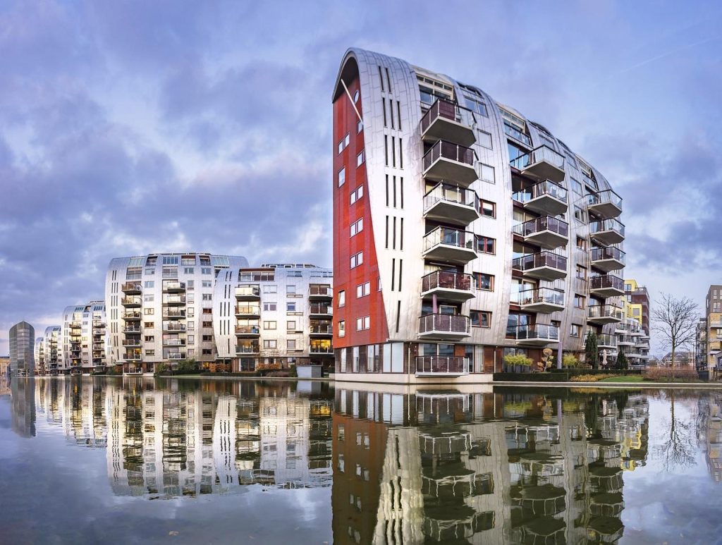 Grachten en historische architectuur van Den Bosch tijdens een perfect dagje in deze Nederlandse kultuurstad