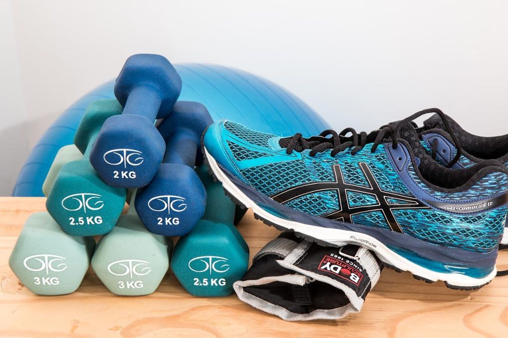 Ons team Sportfysiotherapie aanpak met fysiotherapeut en atleet in trainingsomgeving