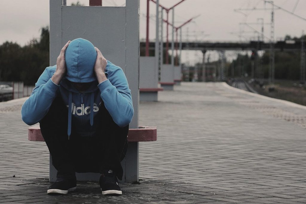 Psycholoog helpt patiënt angstklachten te ontwarren met bewezen therapiemethoden zoals cognitieve gedragstherapie