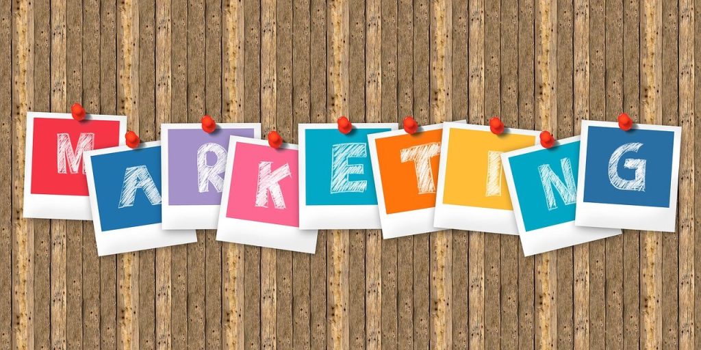 Visuele infographic over essentiële stappen voor effectieve online marketing strategie