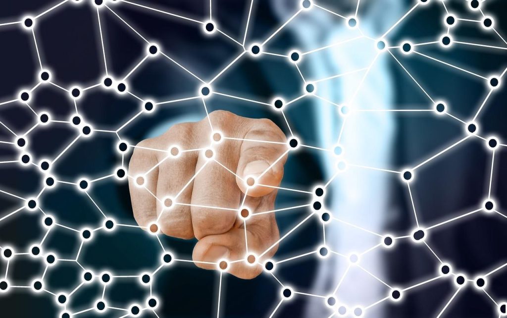 Visueel overzicht van 5 slimme hacks voor veilige en efficiënte cloudinfrastructuur met optimalisatie en beveiliging