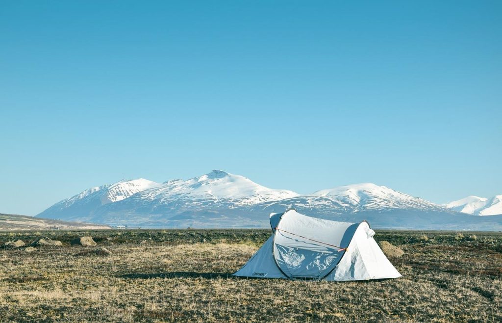 Verschillende soorten survival tenten voor outdoor avonturen in verschillende weersituaties