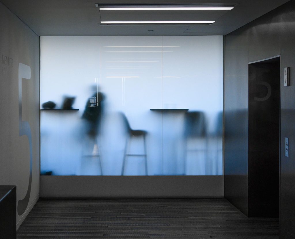 DQ Glasservice specialist in glas op maat in Amsterdam met professioneel vakmanschap